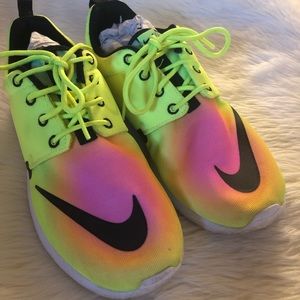 Nike Roshe Tennis shoes Sneakers Sz 5